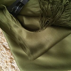Jones New York Olive Green Scarf with Knot Fringe